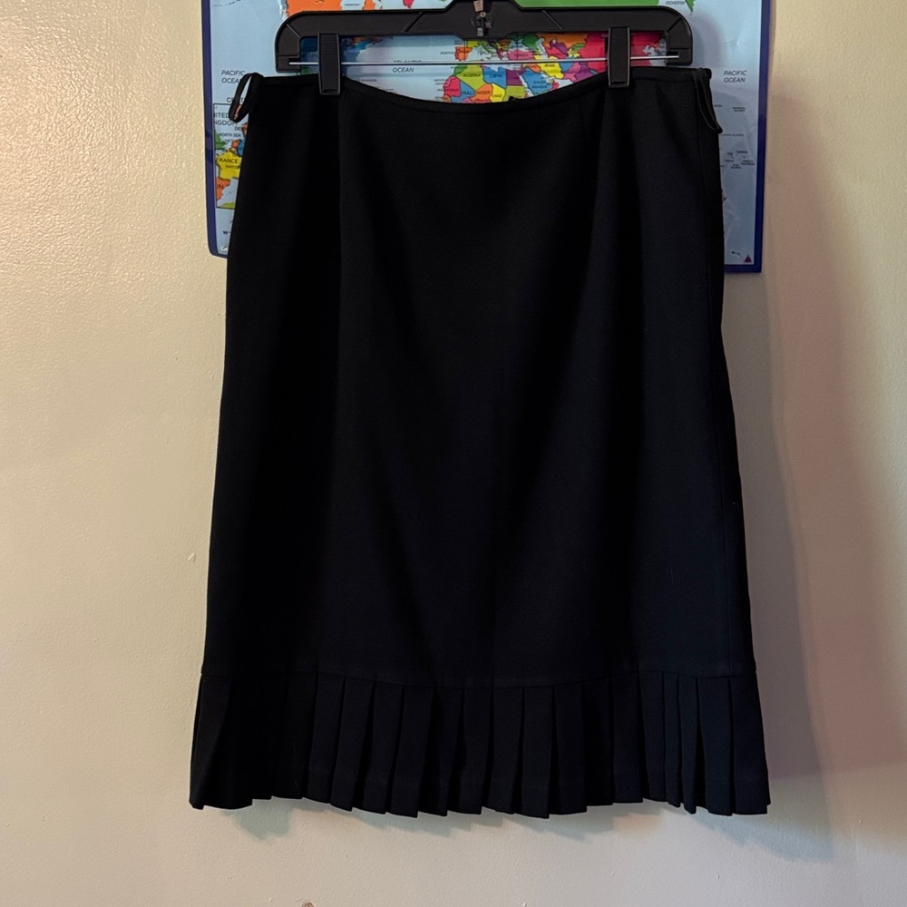 🖤✔️☕️📞🐞Dress Barn Classic Black A-Line Skirt with Pleats